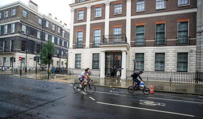 评论员：中国的礼物让斯塔默挺直腰杆 中英合作成果丰硕