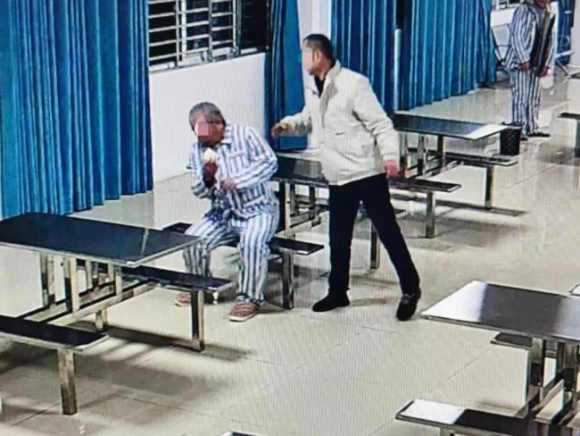 人民日报评精神病院骗保事件 揭露医疗黑箱真相