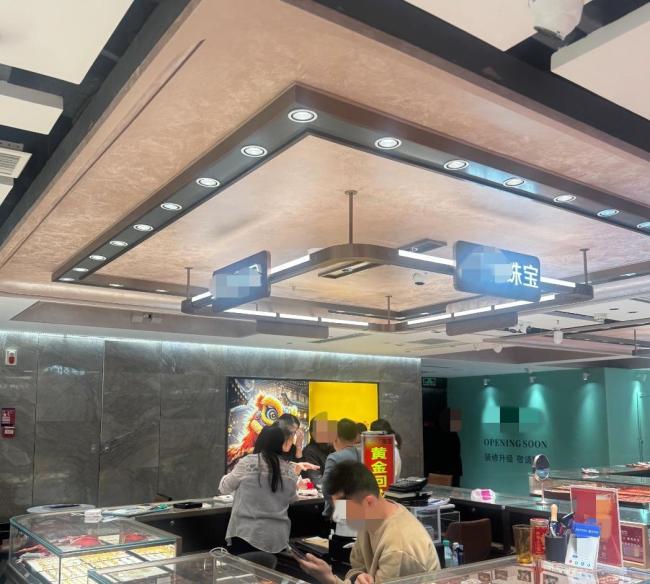 水贝市场黄金麻将半日被抢空 金价波动吸引购金潮