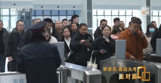 春运售票进入繁忙阶段 记者探访12306售票监控中心