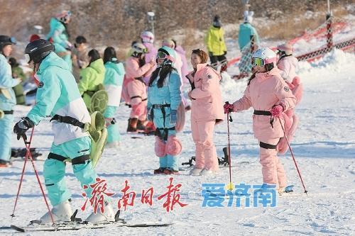 冰雪经济“燃”起来 泉城冬日活力四射