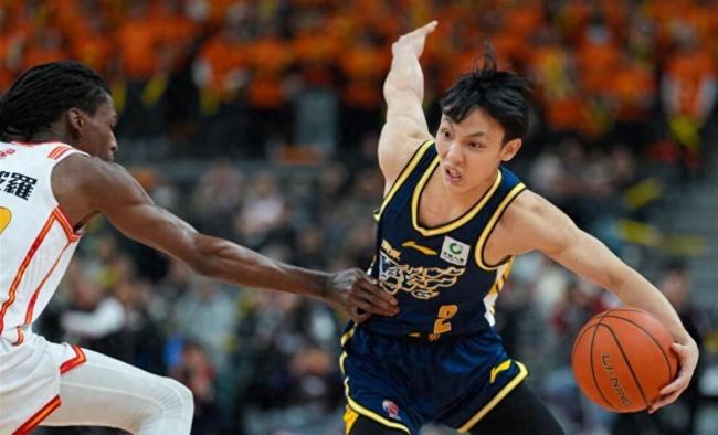 如何看待徐昕入选男篮国家队集训 从弃将到核心候选