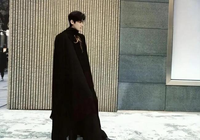 白敬亭内搭 冬日高级感的温柔诠释