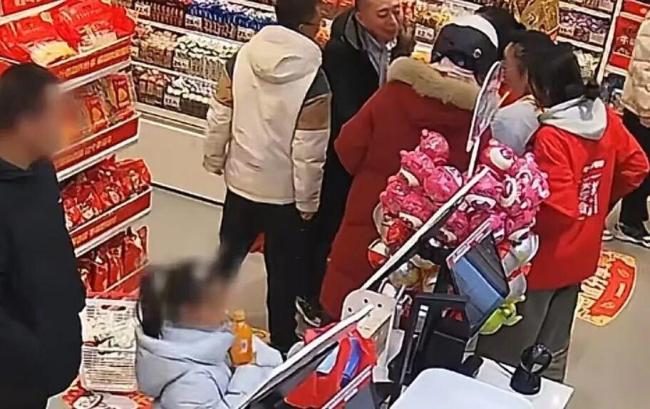 店家回应买58元零食中10克金条