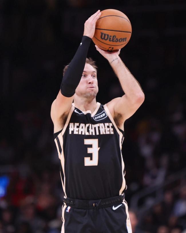 湖人老鹰交易 压哨换射手