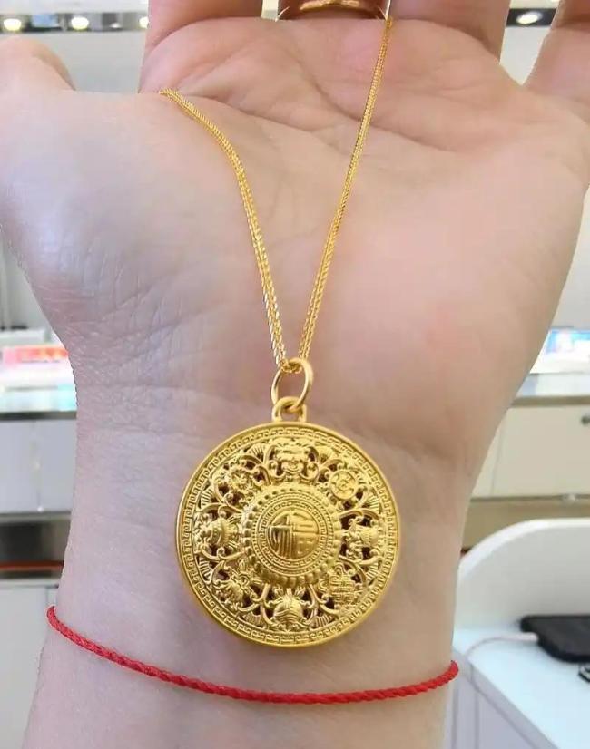 金饰克价整夜跌74元 市集转动金银都跌