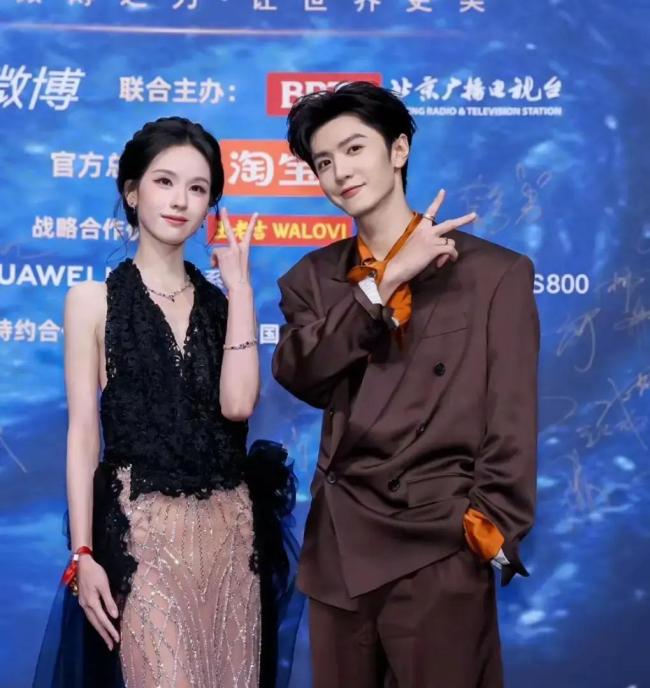 陈齐灵微博之夜红毯生图 鲜美昂贵气质注视