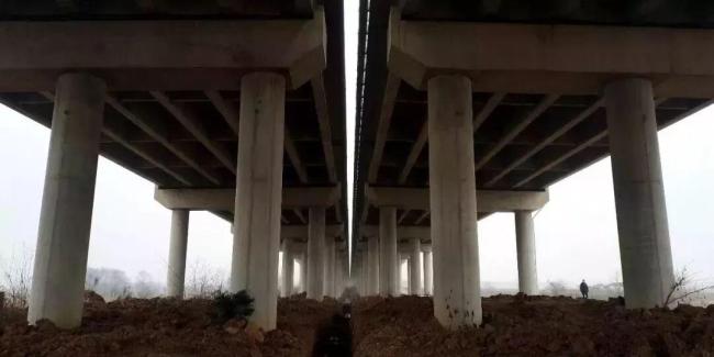 春运自驾回家小心高速“危险缝隙” 高架桥路段需特别注意