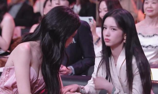 微博之夜向肖战杨幂致歉 座位风波背后的隐秘较量