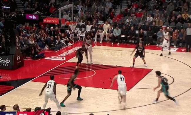 NBA常规赛：开拓者135-115战胜灰熊 霍勒迪率队终结6连败