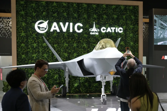 美军企创始人用卷尺量“歼-35A”发文诋毁