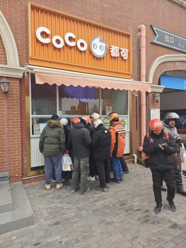 免单奶茶活动火爆 有门店堆积100多单