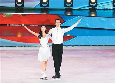 武大靖现场观看冬奥开幕式 为冰雪健儿加油助威