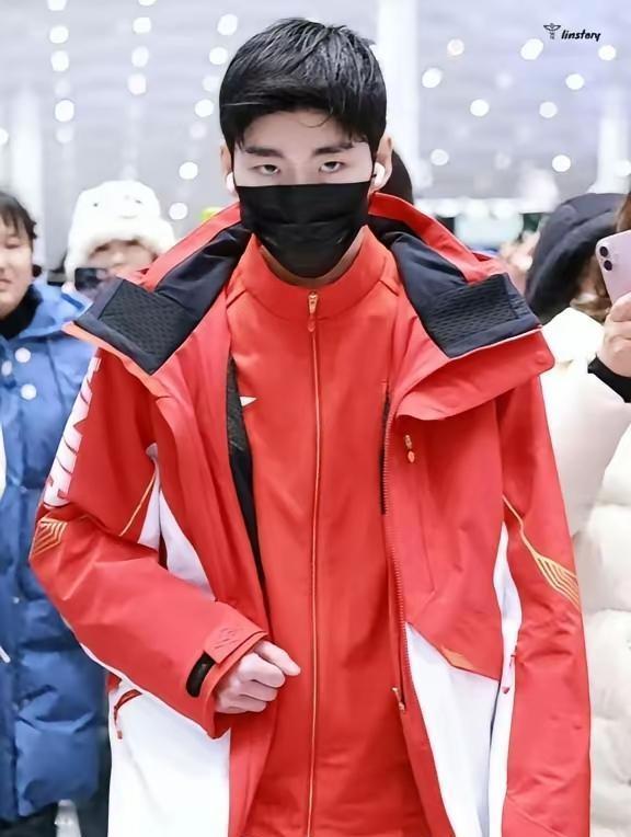 林孝埈转发中国队入场照