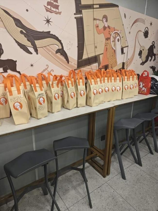 免单奶茶活动火爆 有门店堆积100多单 AI下单引发热潮