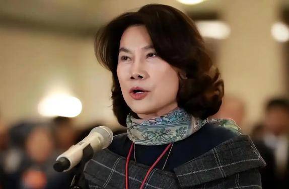 董明珠回应为何不找明星代言