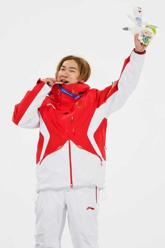 苏翊鸣米兰冬奥摘铜 为何他们都哭了 真情败露感动世东谈主