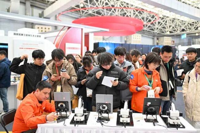 啥是“手搓经济” 独特创意+AI助力