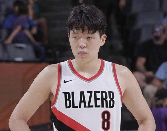 你觉得杨瀚森对灰熊比赛表现如何 短暂上场展现闪光点