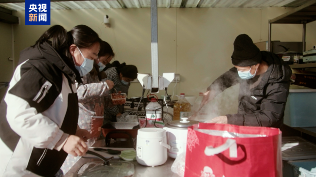 记者走进新春的中国撞见东谈主间善意 仁和蓦地震荡心灵