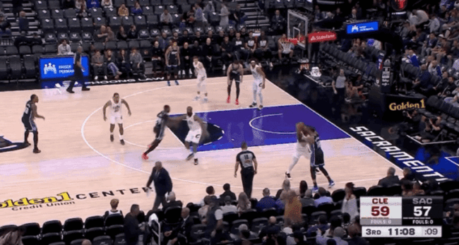 骑士逆转送国王12连败 哈登首秀23+8 米切尔末节17分锁定胜局