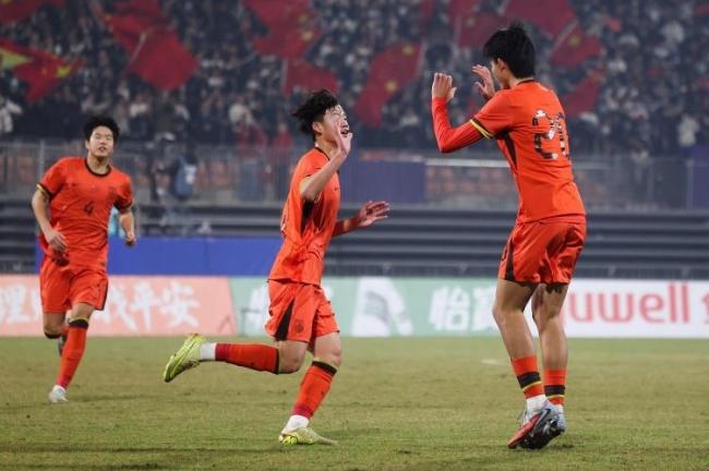 8场14球!中国足球16岁新星精明 赵松源成国少头号弓手