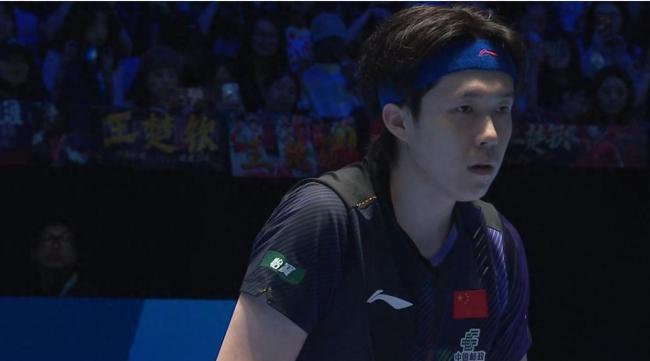 慢镜头看王楚钦“极限救球”!解说直呼:这反应速度太快了