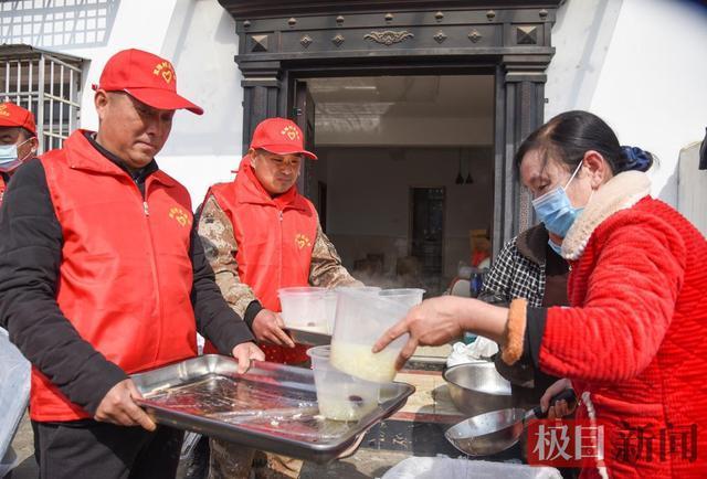 村子花10万请800多村民吃团年宴 传承孝老爱亲良习