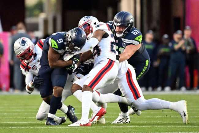 第60届NFL超等碗海鹰队夺冠 沃克MVP能干赛场