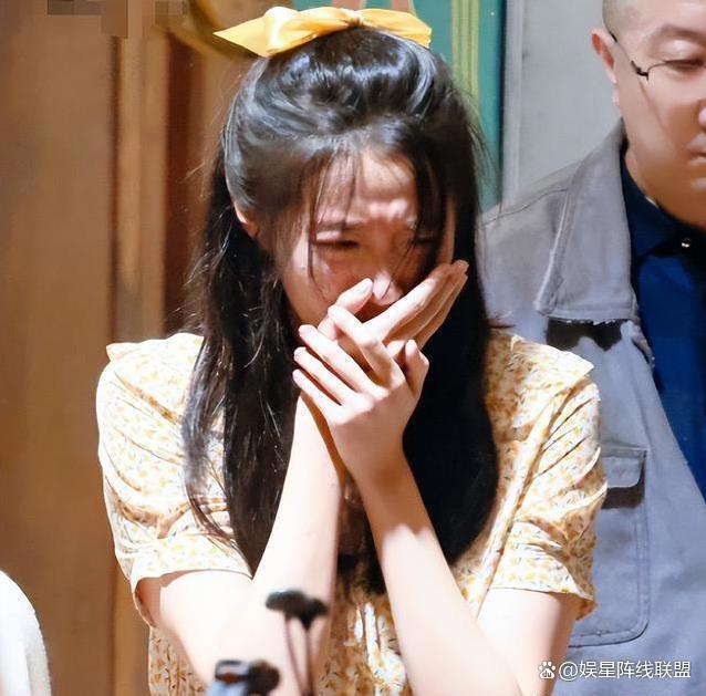 关晓彤回话第11年上北京台春晚