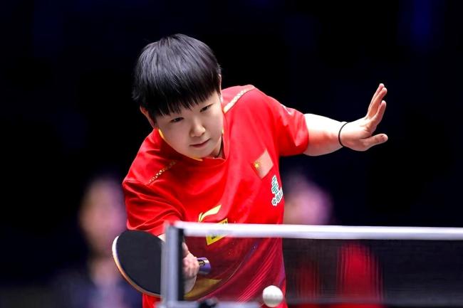 孙颖莎合照给王曼昱挪位置 国乒未来布局解析