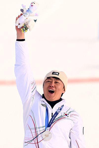 韩国80后老将四战冬奥亲吻领奖台 坚守终获回报