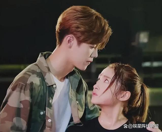 关晓彤回话第11年上北京台春晚 困顿状貌引矜恤