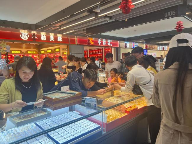 春节水贝市场黄金走俏白银溢价高 购销两旺迎新春