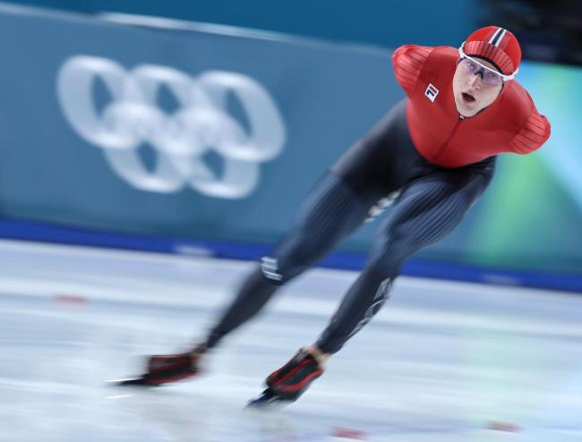 挪威名将埃特雷姆斩获速度滑冰男子5000米金牌 刘瀚彬位列第17名 打破奥运纪录夺金