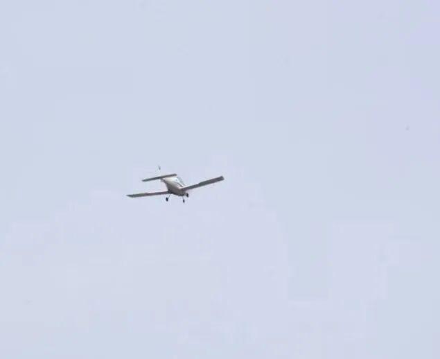 一男子开飞机带父亲返乡过年 独特方式迎新春