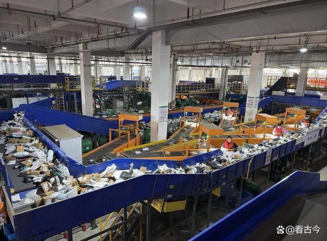 不停运不知说念还有这样多没买 春节购物潮激发烧议