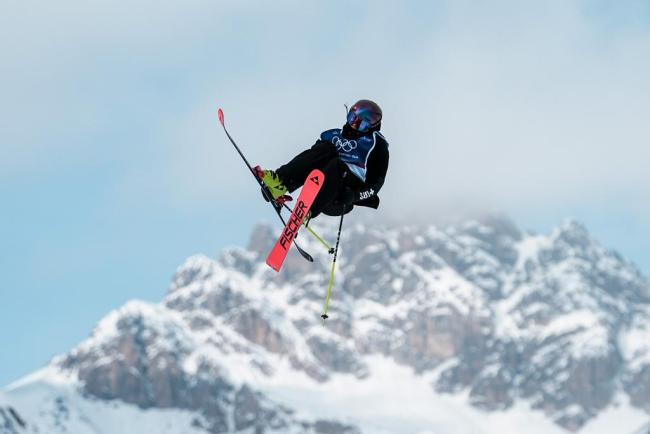 穿过一路荆棘，同样的银牌，不同的光芒