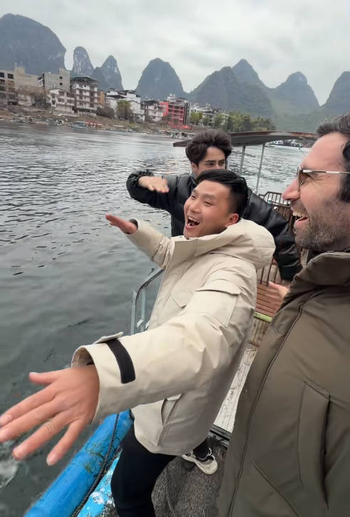 两名外国人从海南打车到哈尔滨