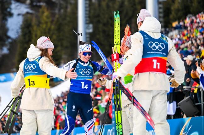 法国队摘得男女混合接力金牌 力压群雄夺首金