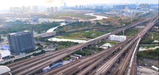 跨山越海 “流动的中国”活力四射 航线密布促旅游热