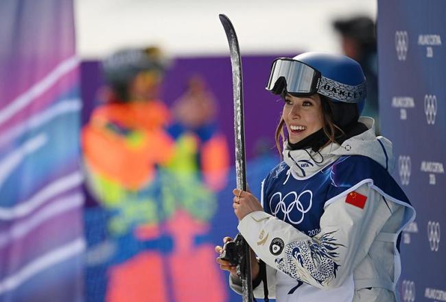 坡障决赛再战卫冕冠军,谷爱凌能否弥补四年前无缘金牌的遗憾? 再度屈居亚军但仍感骄傲