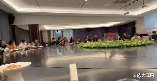 宁波一餐厅大圆桌可坐55东说念主