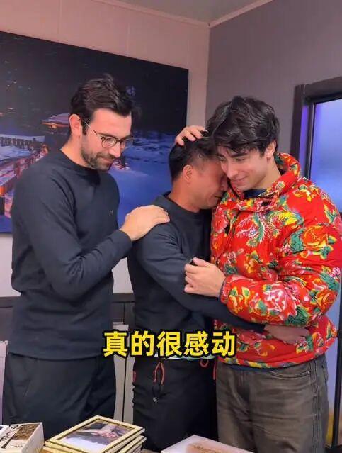 2名外国人从海南打车去哈尔滨 千里之旅引发热议