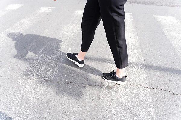 出现这几种走路姿势 要小心健康状况 步态变化藏隐患