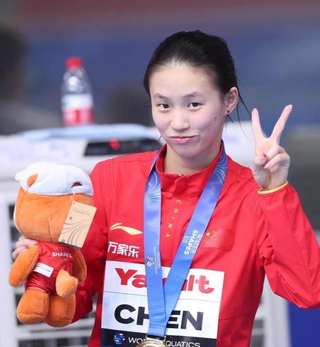 陈芋汐主持跳水队新春晚会 从容掌控舞台