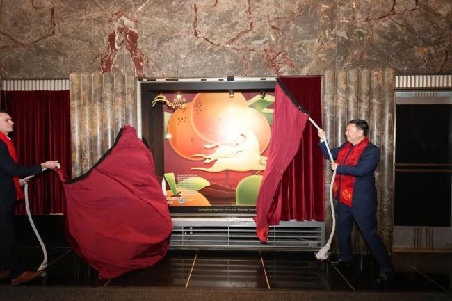 帝国大厦揭幕马年生肖橱窗 庆祝农历新年 中美共贺新春佳节