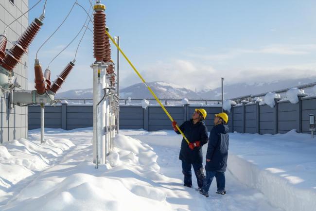 看新疆禾木“雪线守灯人”的十二时辰