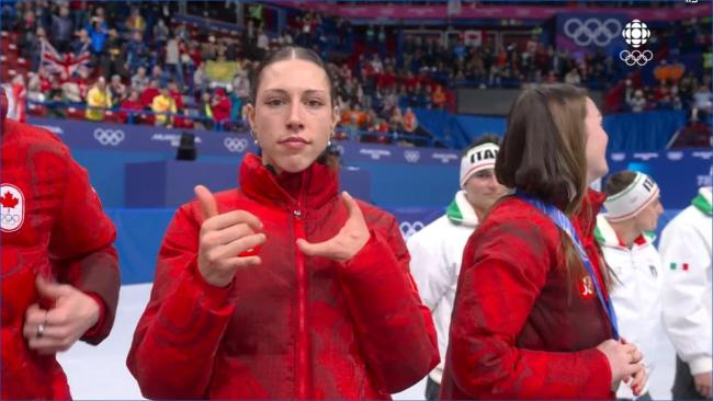 左手仅2根手指 加拿大选手获银牌