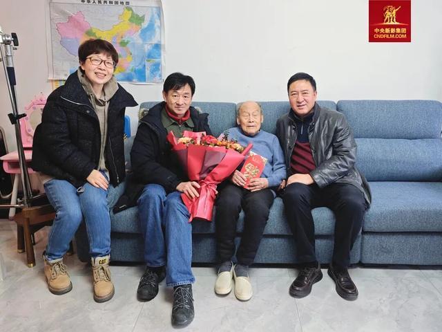 春节前夜中央相易同道看望老同道 传递虚心与敬意